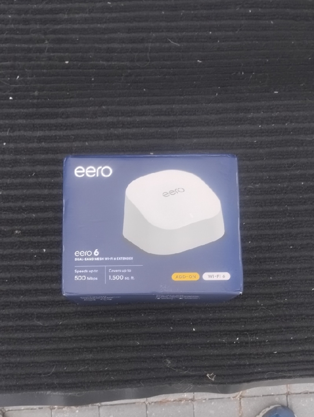 eero 6 Mesh Wi‑Fi Extender - White on Blue Box
